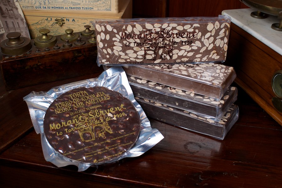 TURRÓN CHOCOLATE CON LECHE Y ALMENDRAS